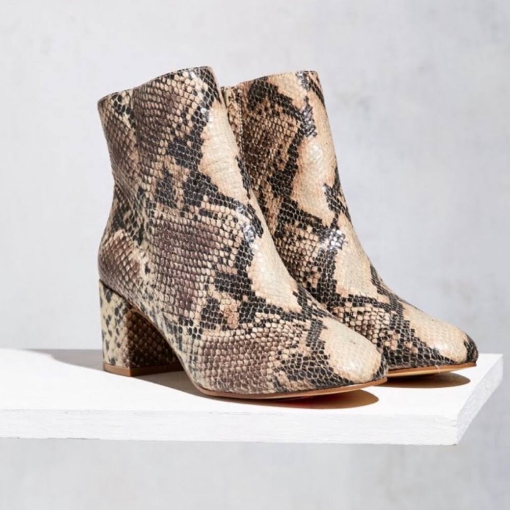 Urban Outfitters Thelma Ankle Faux Snakeskin Boots Size 8